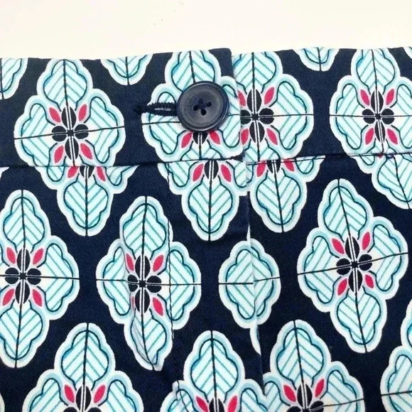 Crown & Ivy Shorts Navy Floral Flat Front Cotton Shorts Women’s Size 12 P - Picture 4 of 11